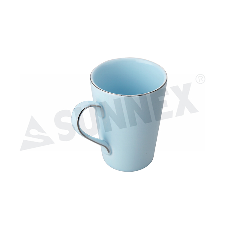 Taza de porcelana color azul